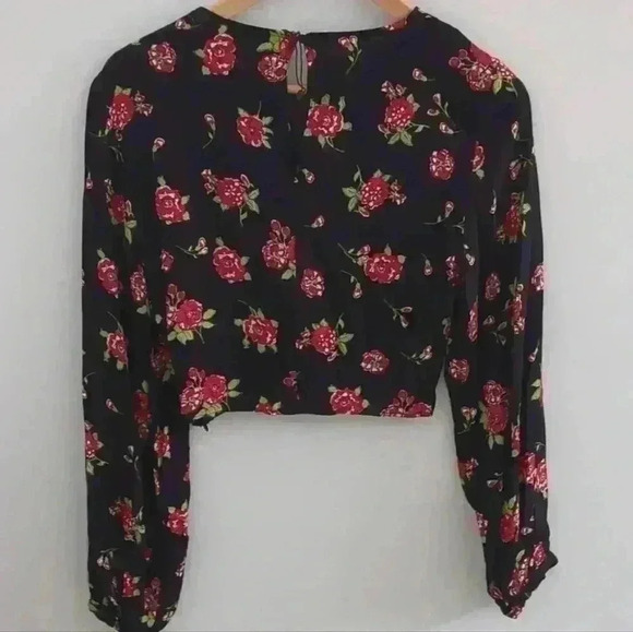 ZARA  | Black/Red Floral Long Sleeve Knotted Crop Top - Picture 5 of 6